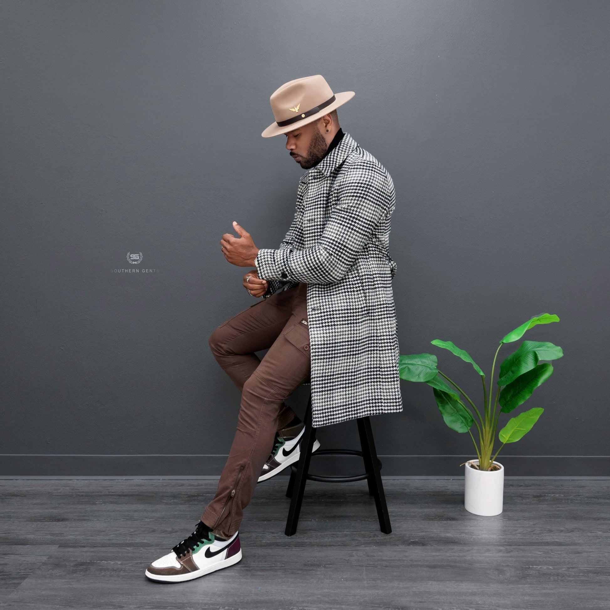 Dapper Men's Felt Fedora Hat–Black - Image 28