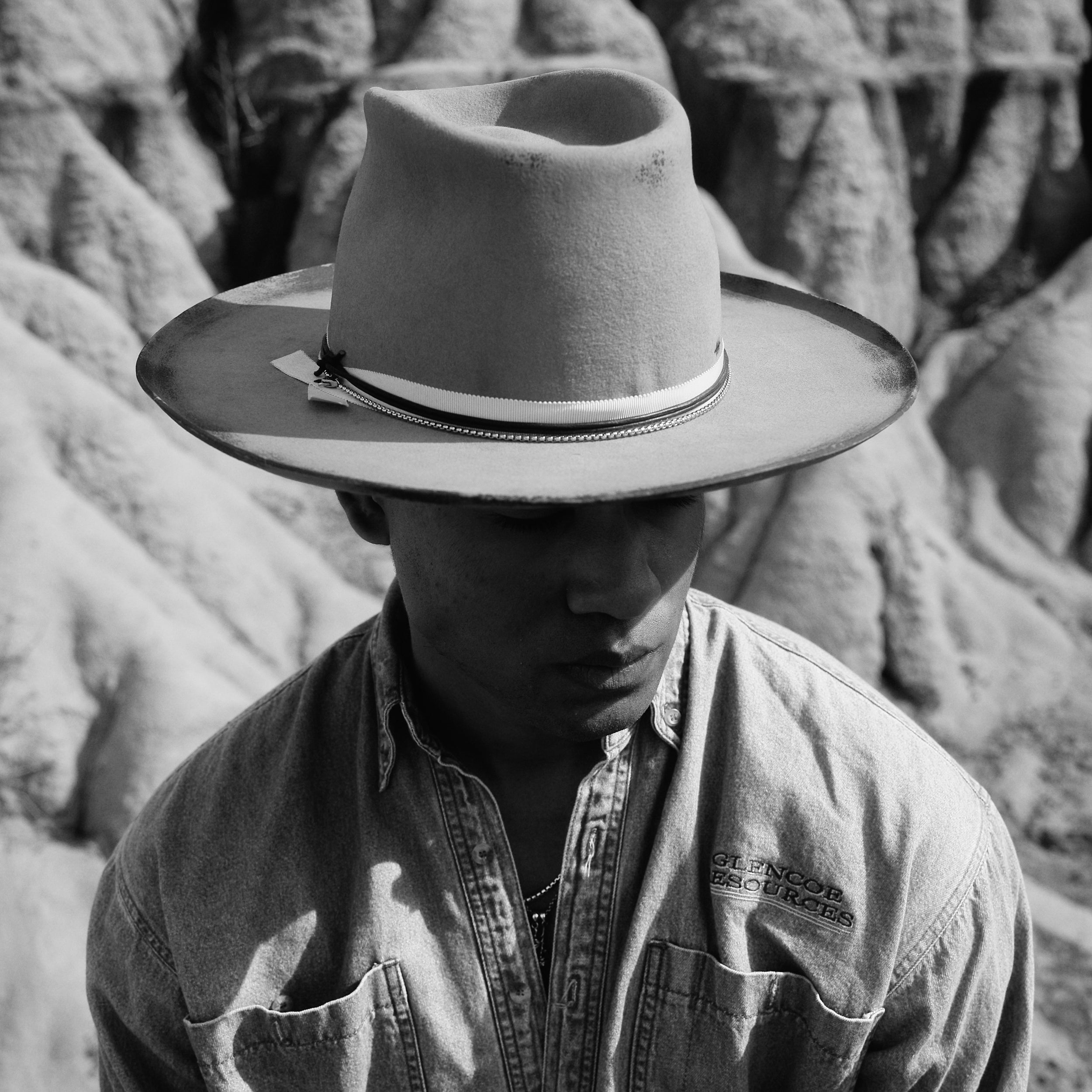 Distressed Fedora-Effortlessly Stylish - Image 5